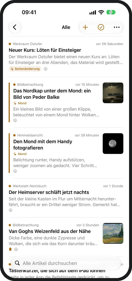 Die Artikelliste in Feedwright: ungelesene Artikel aus Feeds, dazwischen die Meldung einer beobachteten Seite.